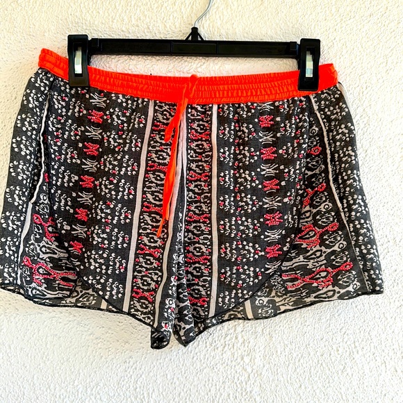 Zara Trafaluc Beaded Shorts Size Small - Picture 1 of 7
